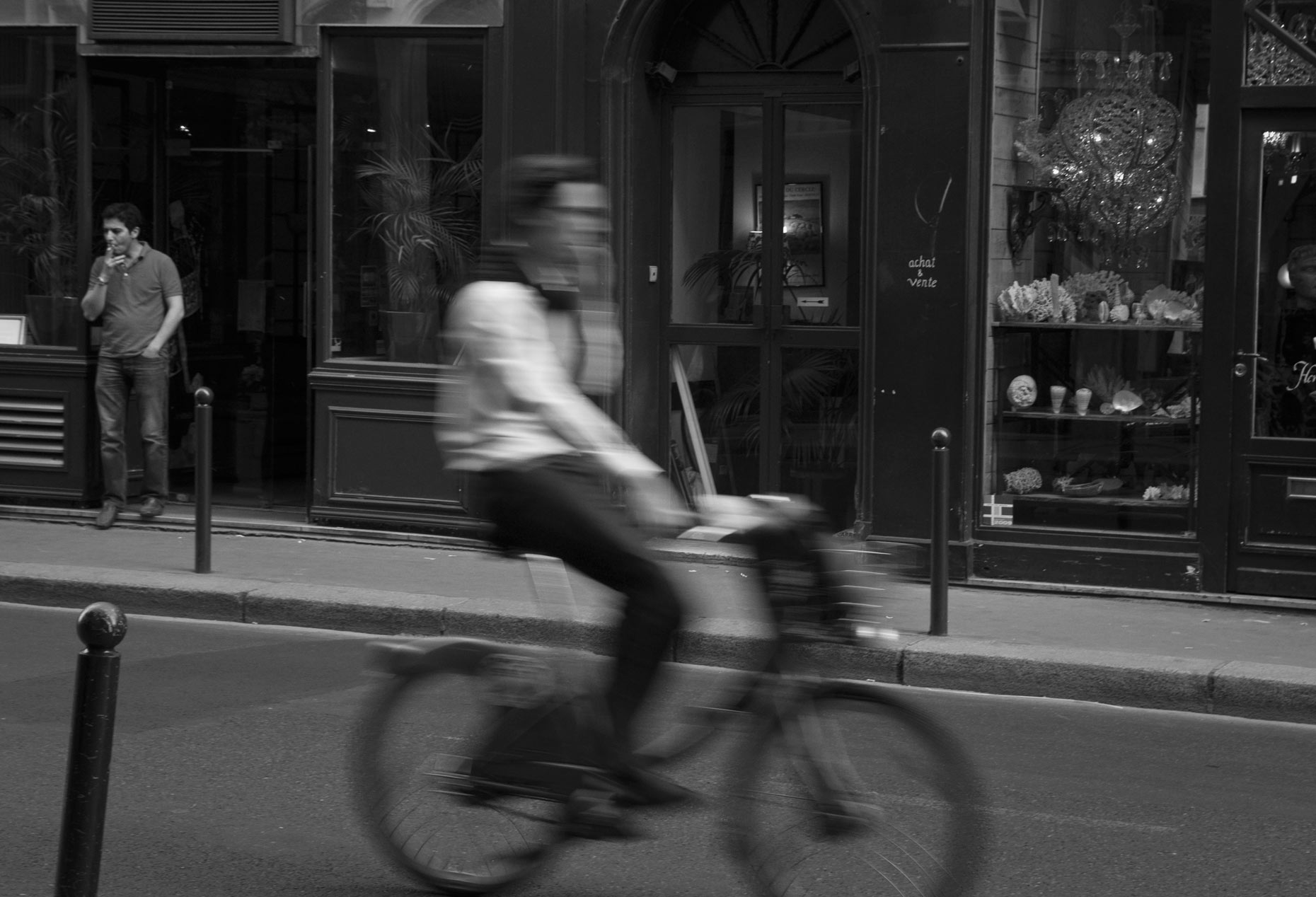 Paris-Photos-A-Paris-Street-Laria-Saunders.jpg