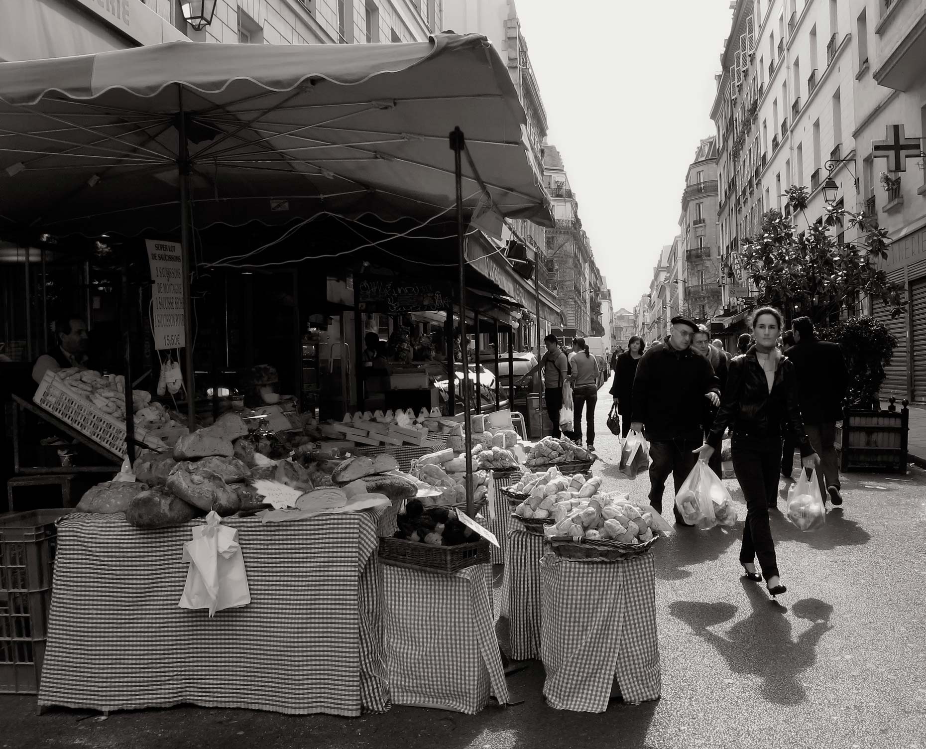 Paris-Photos-French-Market-Laria-Saunders.jpg