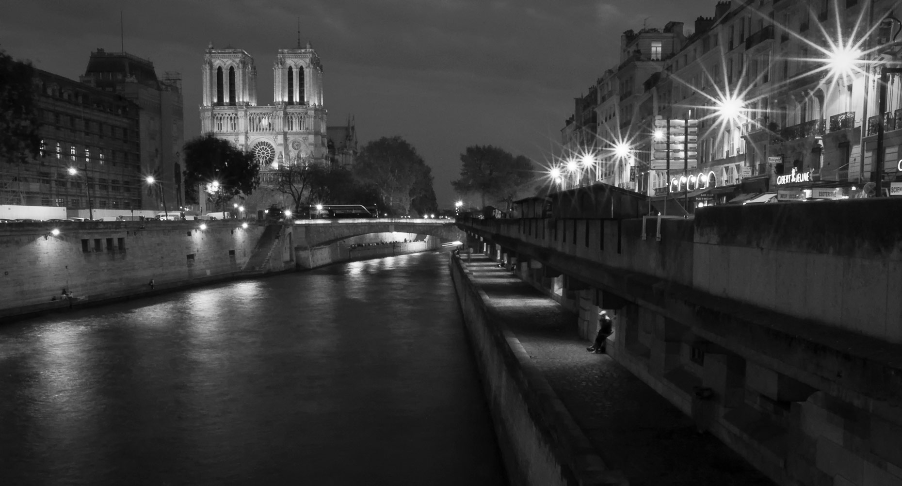 Seine_At_Night_Paris_Laria-Saunders